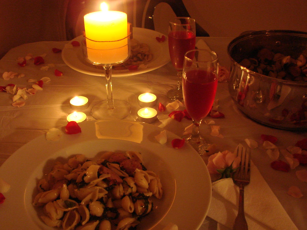 Creating⁤ the Perfect Atmosphere for a Romantic Dinner at Home